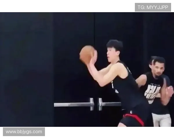 杨瀚森再战勇士表现稳健 体能成最大考验往返跑暴露短板 杨瀚森再战勇士表现稳健 体能成最大考验往返跑暴露短板