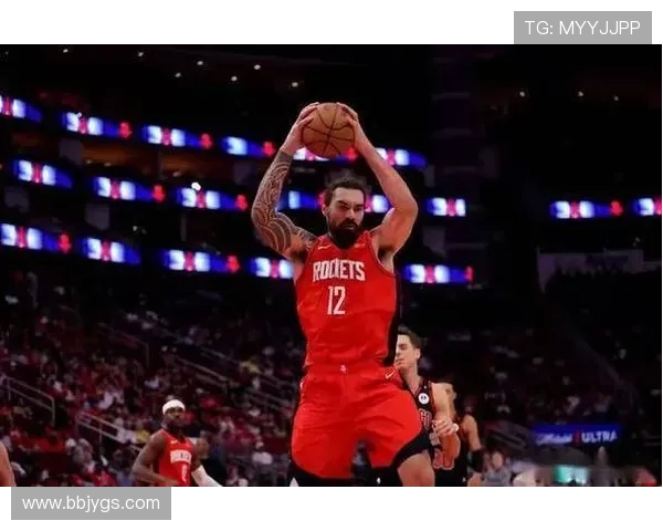 亚当斯完美表现4中4斩获11分10板3断怒抢6前场板力助球队反击 亚当斯完美表现4中4斩获11分10板3断怒抢6前场板力助球队反击