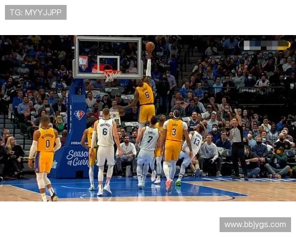 火力全开!布莱克上半场9投6中三分5中3轰下16分助攻1次